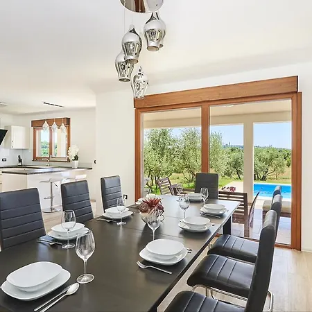 Villas Montrin Kastel Exterior photo