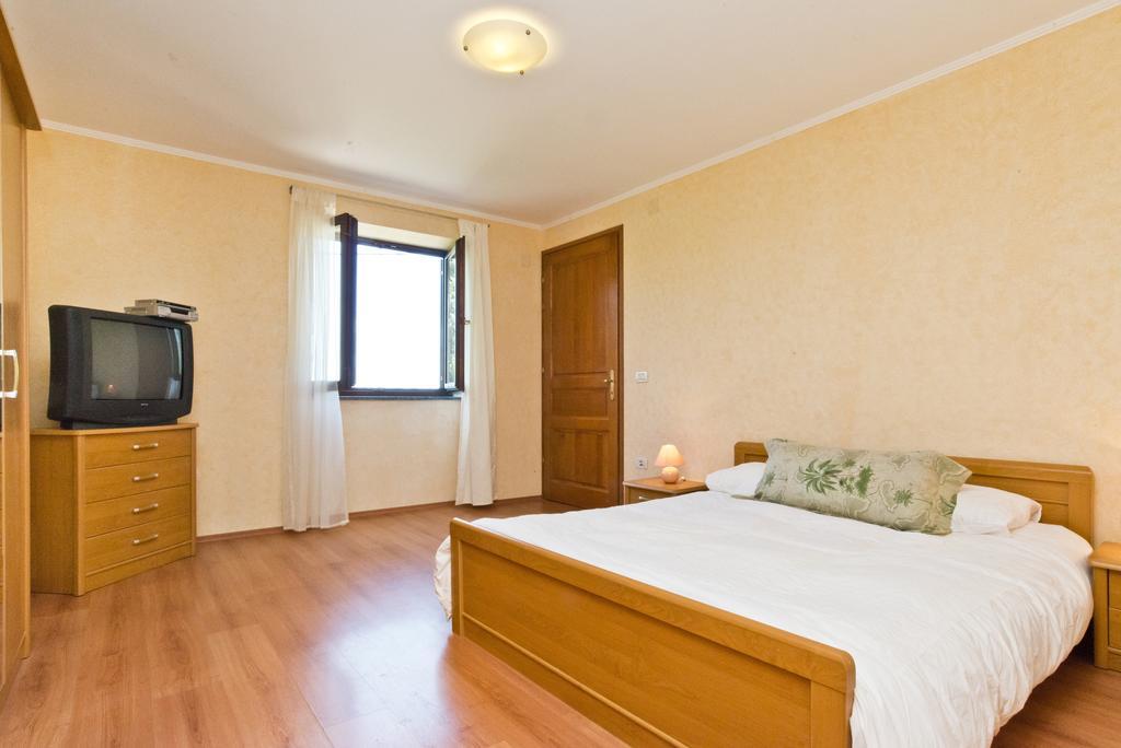 Montrin Vila Kastel
